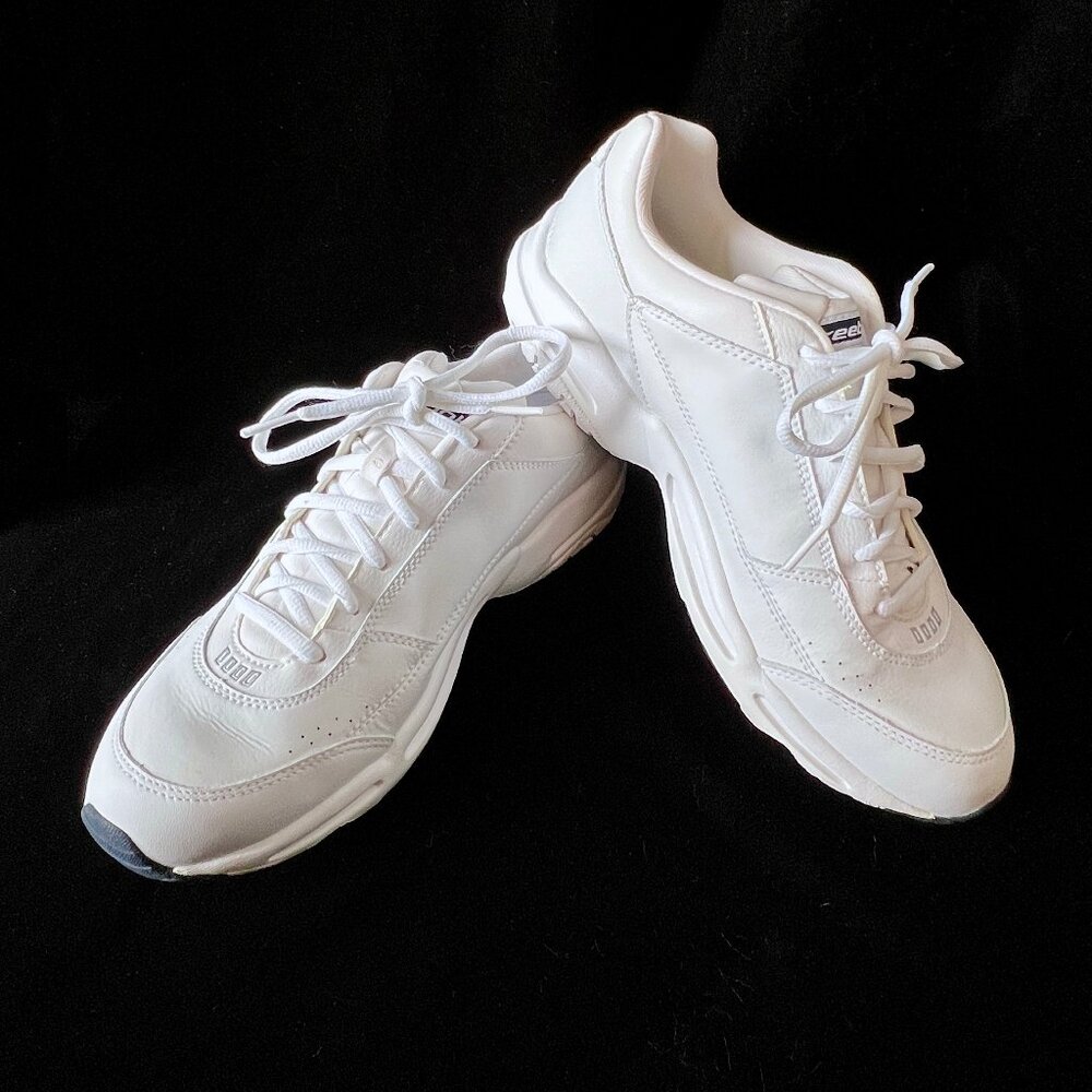 Reebok White Leather Sneakers, Hexalite Size 9.5, in Like New Condition!